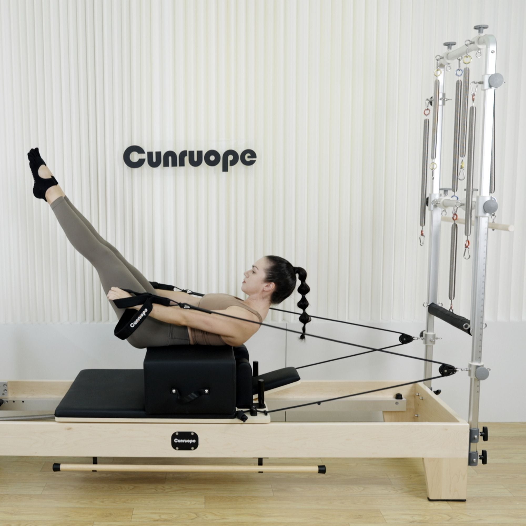 M2 -Reformer mit Turm und Matte